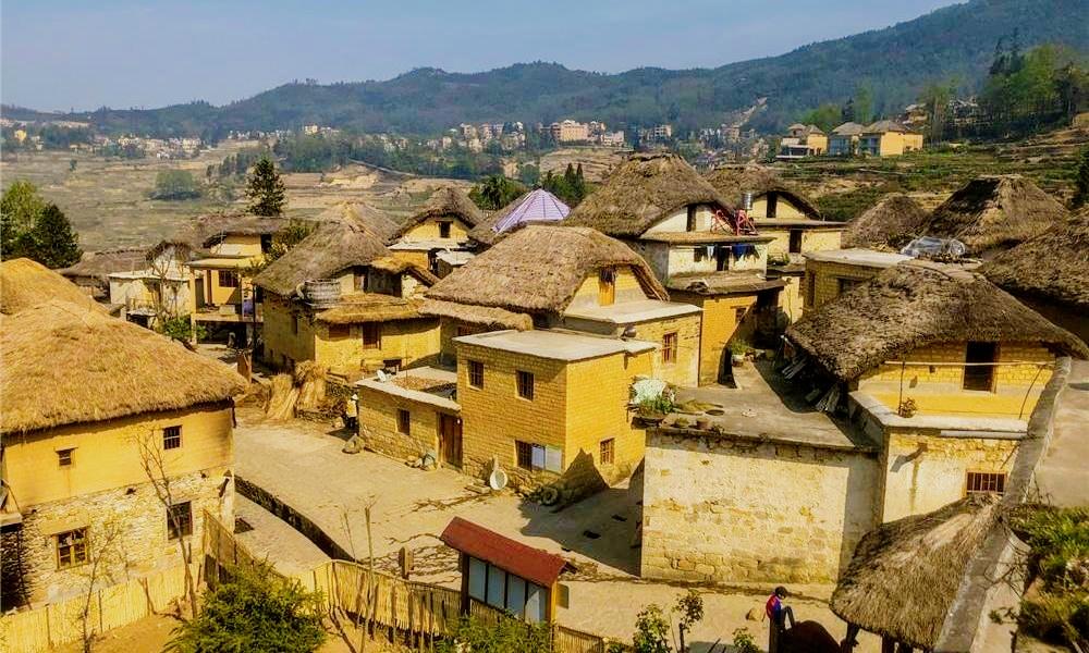 Cloud-covered Azheke: A Village of Bamboo Groves and Terraced Fields